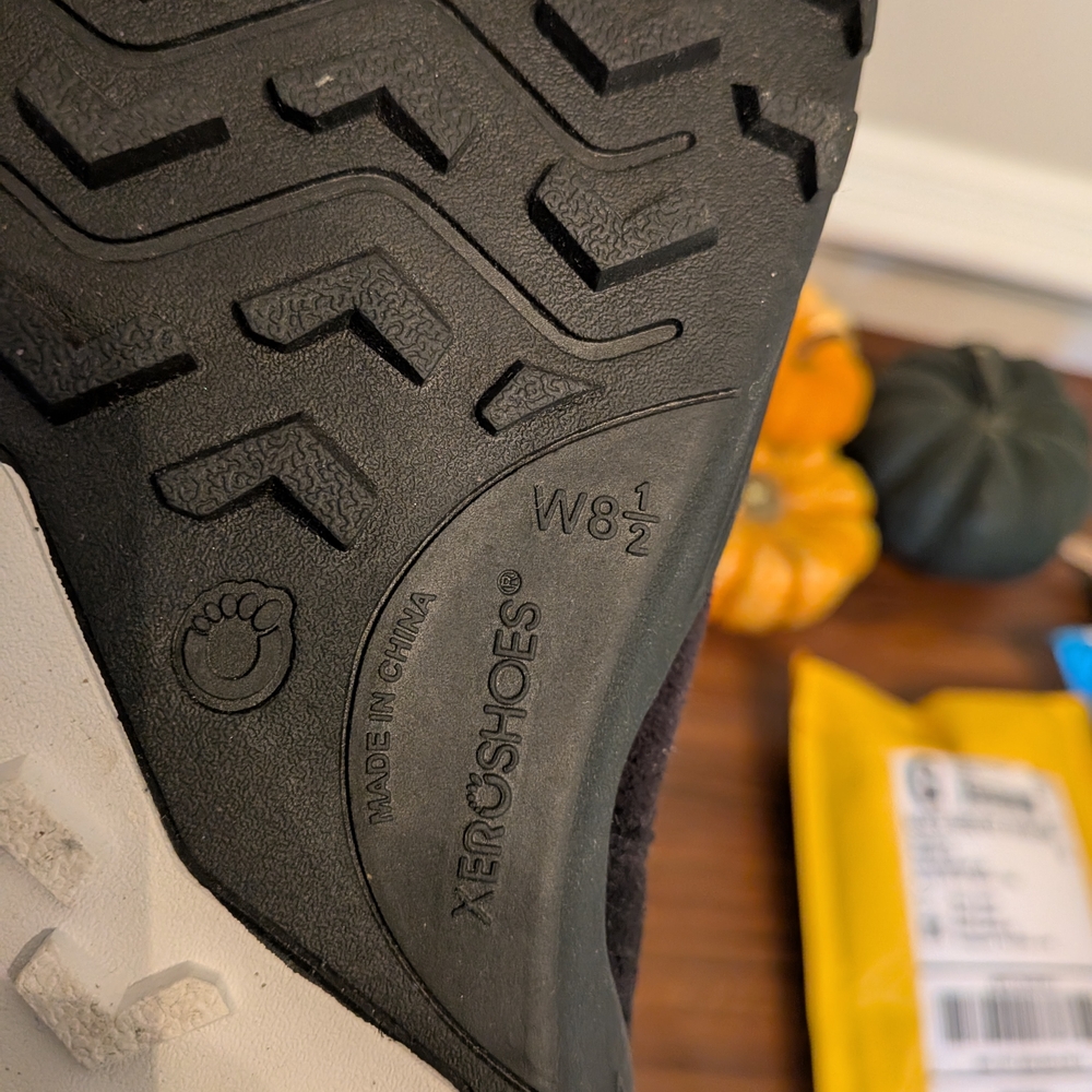 Xero Black Women's Alpine 8.5 Winter Boots with White Fur Trim - Picture 5 of 5